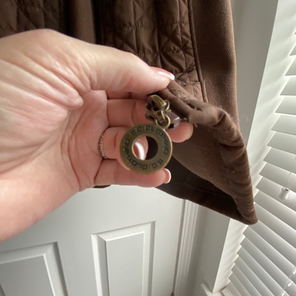 Gorgeous Fleece Vest, snugs under coat/wear alone - Picture 6 of 7